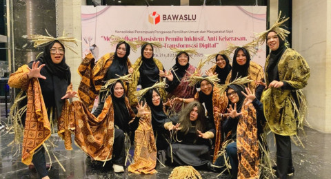 Doa Ibu dari Rimba Jambi, Srikandi Bawaslu Tampilkan Tari Sakral Suku Anak Dalam